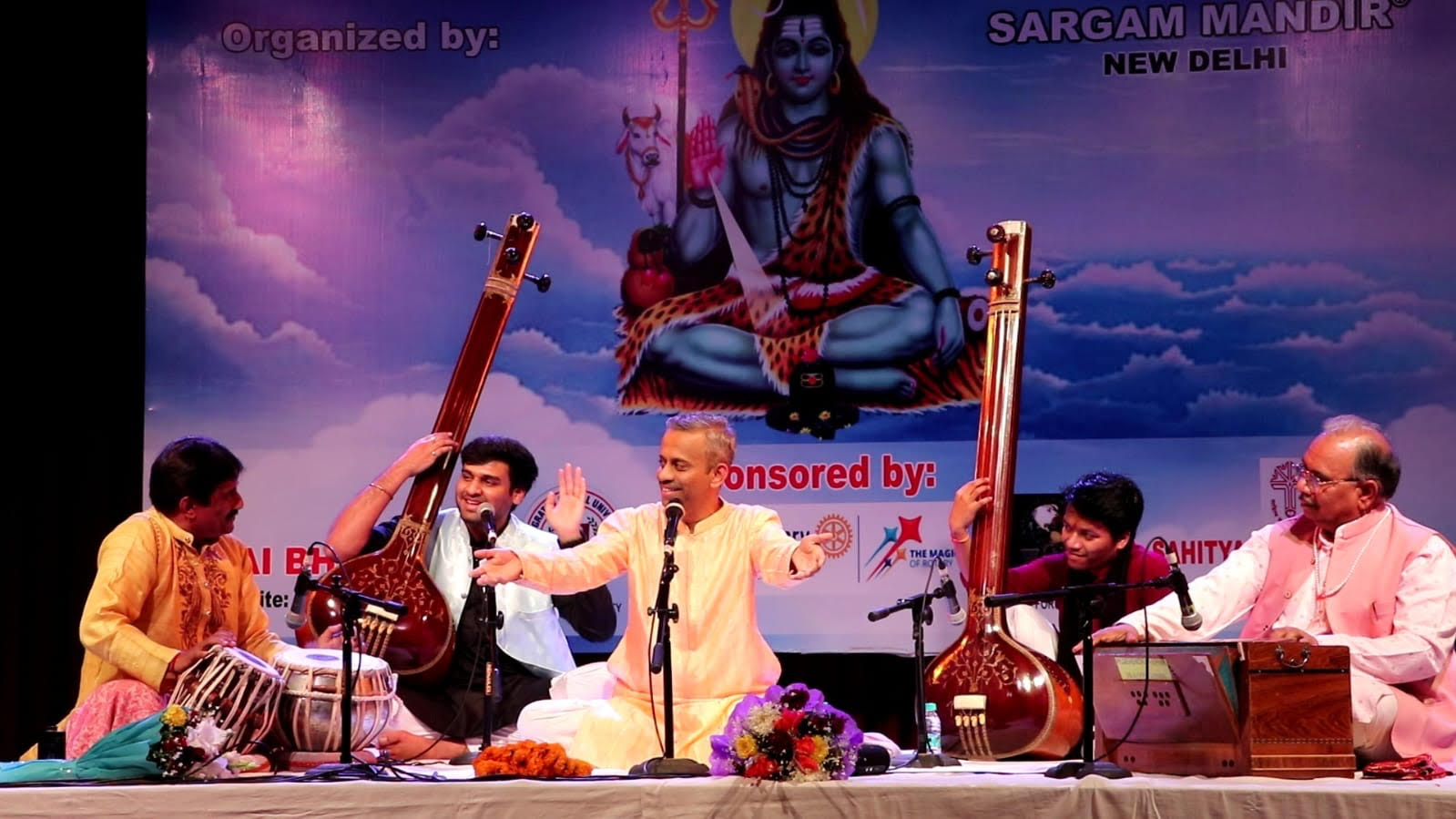 Mukul Kulkarni performing at Triveni Kala Sangam, New Delhi Tabla: Pt Pradeep Sarkar ji Harmonium: Dr. Devendra Verma ji Tanpura: Shri Vendash Mohan ji &amp; Vivek ji Feb 26, 2025