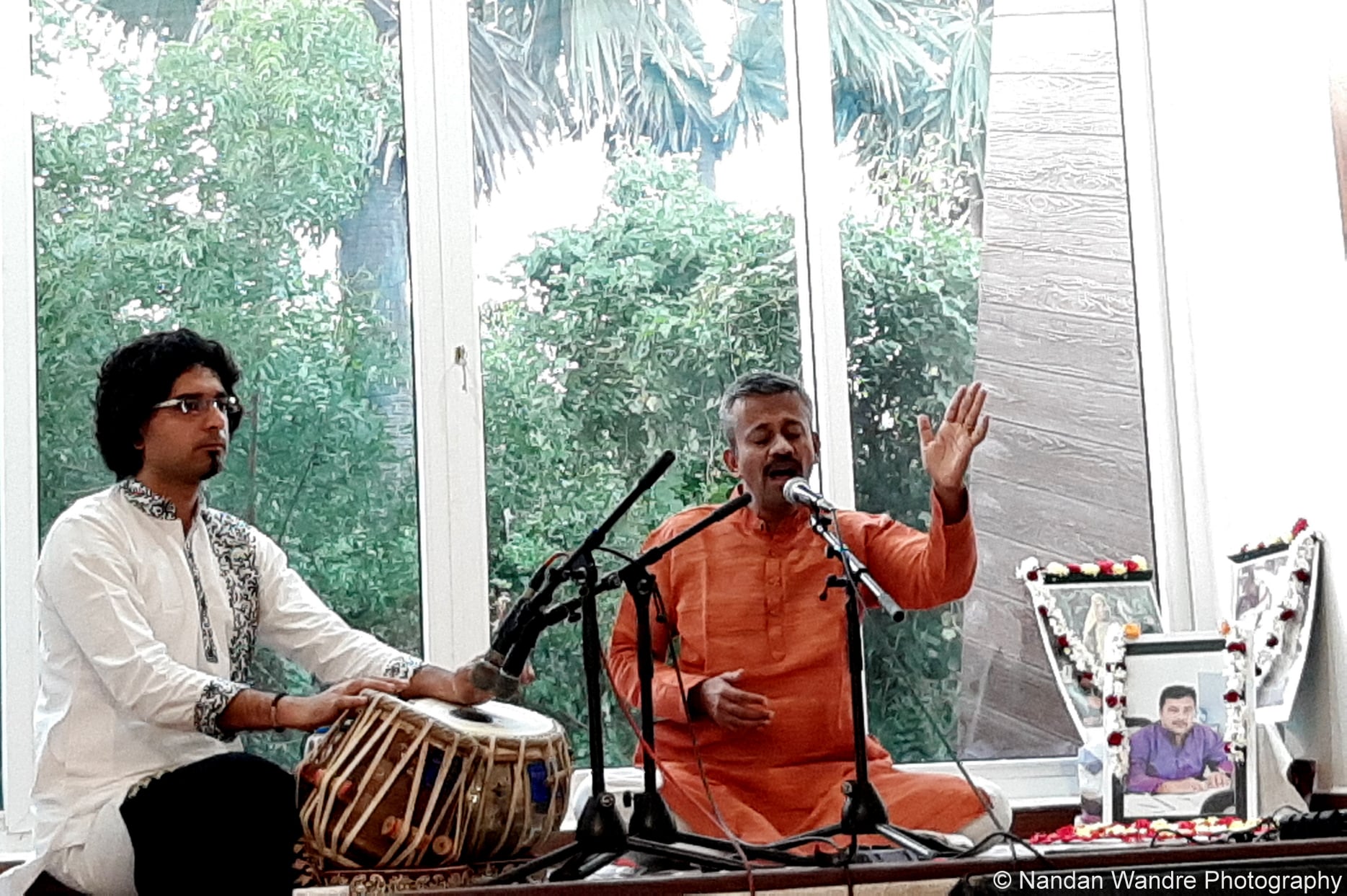 Mukul in performance with Unmesh Banerjee on tabla in Puducherry